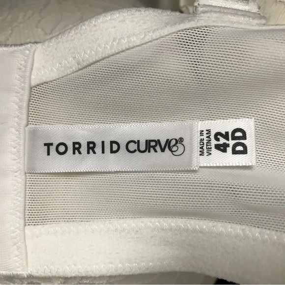 Torrid Curve Body Plunge Push Up Bra - New - Size 42DD - Picture 3 of 3